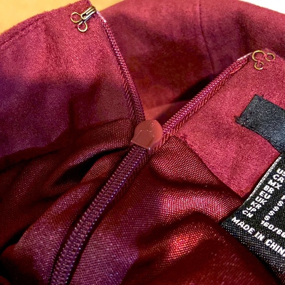 F21 Faux Suede Wine Colored Mini Skirt ~ Laced Up Slits - Picture 7 of 8